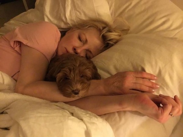 Picture of Leach Pinsent sleeping with her pet dog Flossie